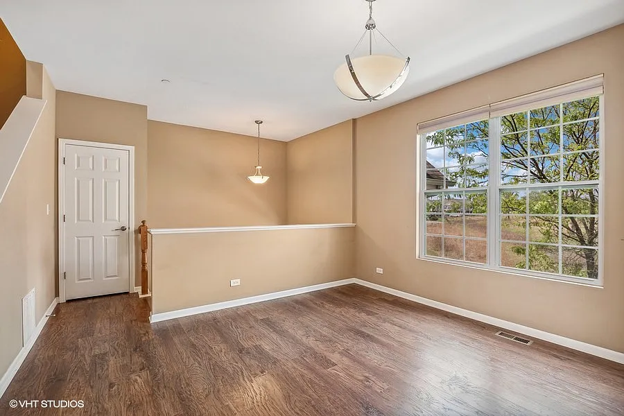 3 bed, 2.5 bath, 1642 sqft, $3,300 — Photo 4