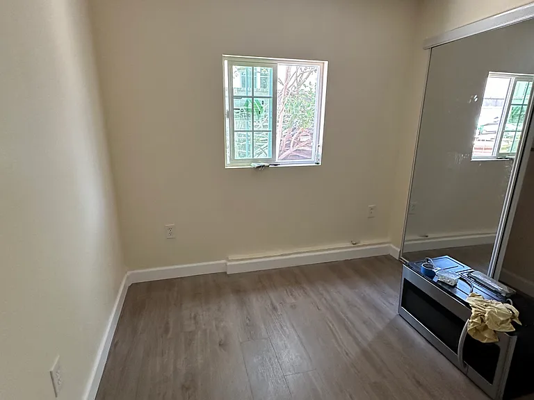 172 Mount Carmel Dr #B — Photo 1