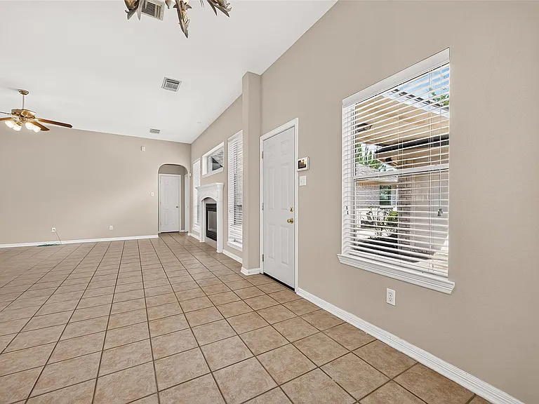 2726 Martinec Dr — Photo 16