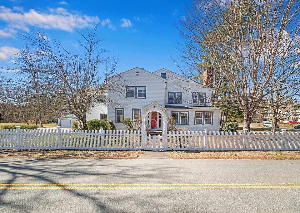 141 Howard St South Easton Ma 02375 Mls 72731912 Zillow