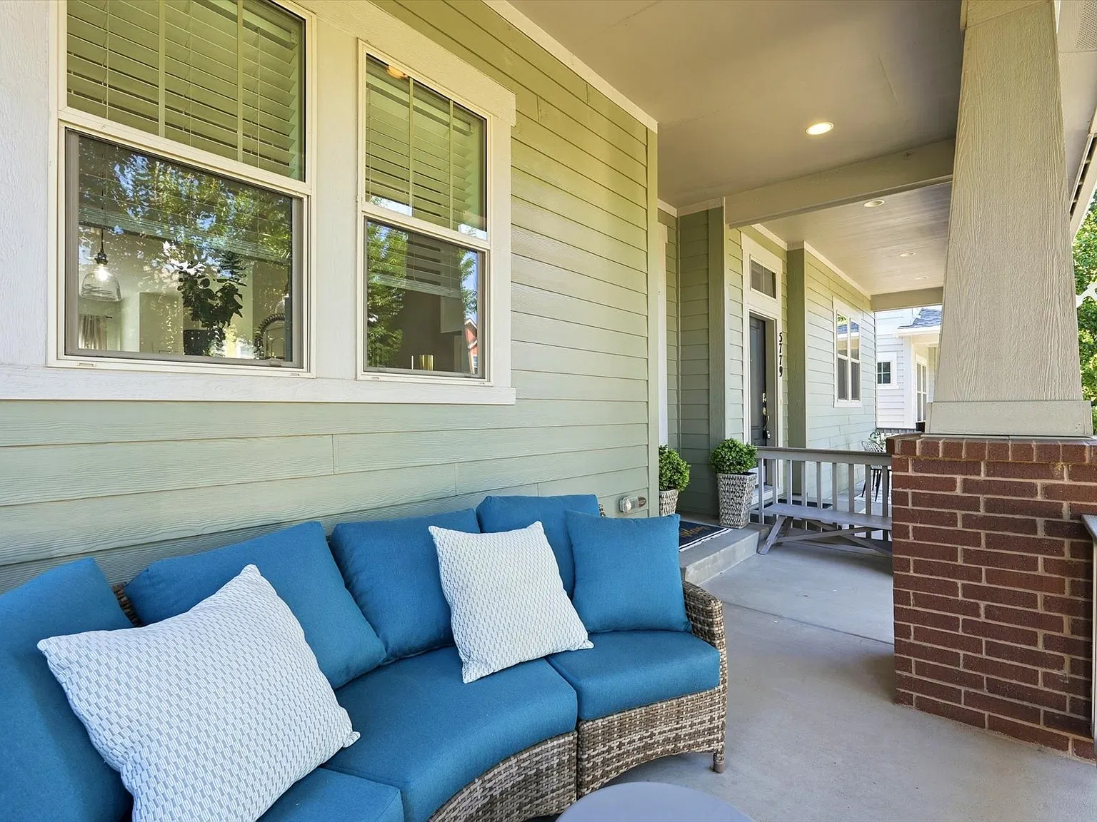4 bed, 2432 sqft, $3,500 — Photo 3