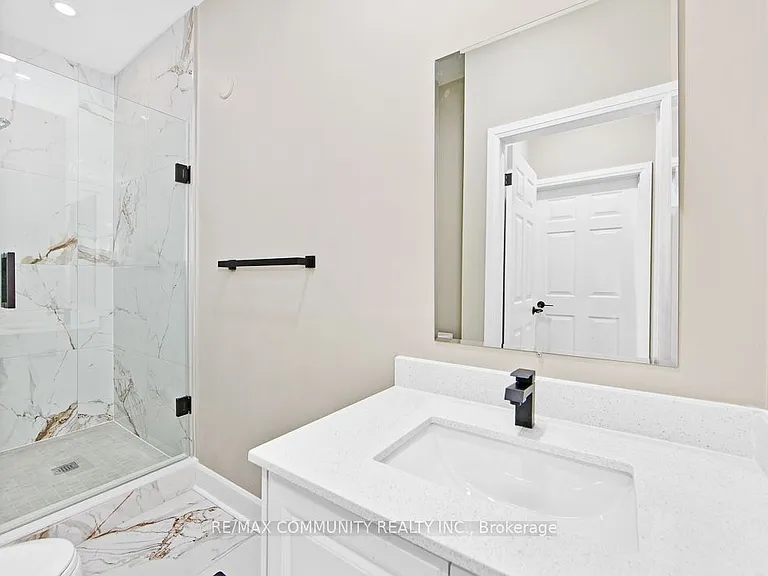 1130 King St E #1 — Photo 17