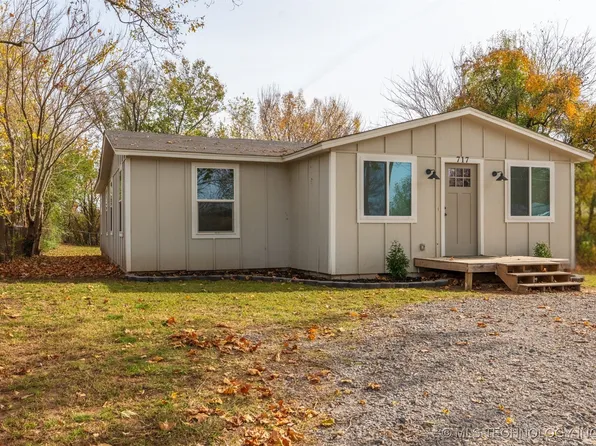 717 N Bristow Ave, Coweta, OK 74429