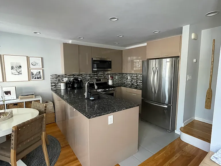 595 Putnam Ave — Photo 5