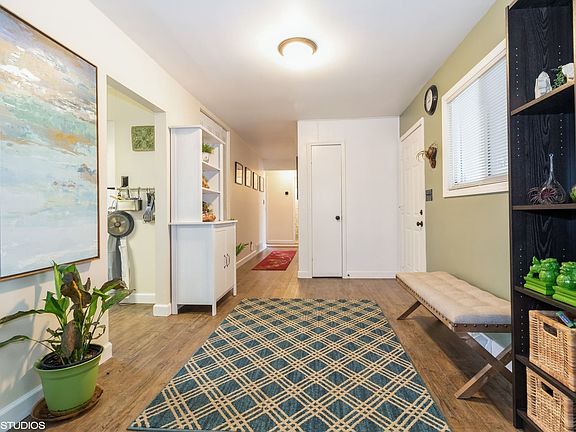 3rd image of 2501 S Garden Ct