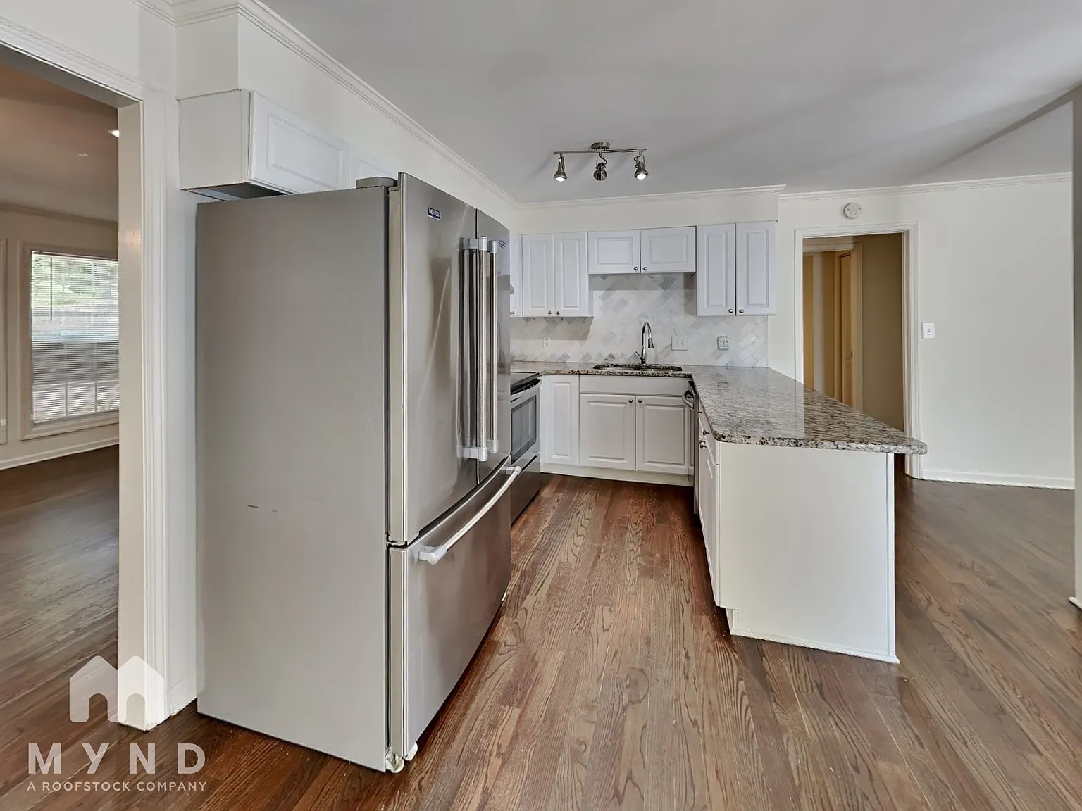 3 bed, 2.0 bath, 2000 sqft, $2,765 — Photo 2