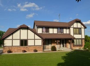 N1030 Hoard Rd, Ixonia, WI 53036