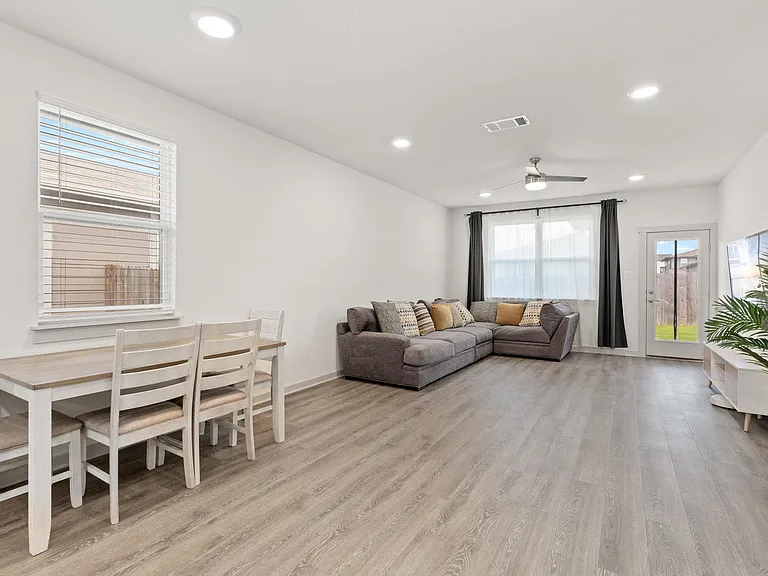 121 New Hampton Way — Photo 8
