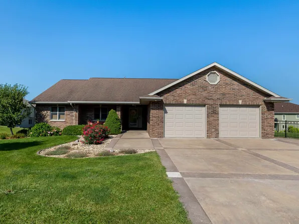 831 Heather Dr, Peosta, IA 52068