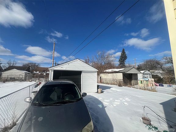 5th image of 17665 Runyon St