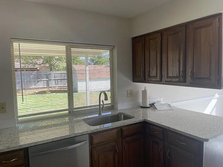 2201 Sage Ln — Photo 8