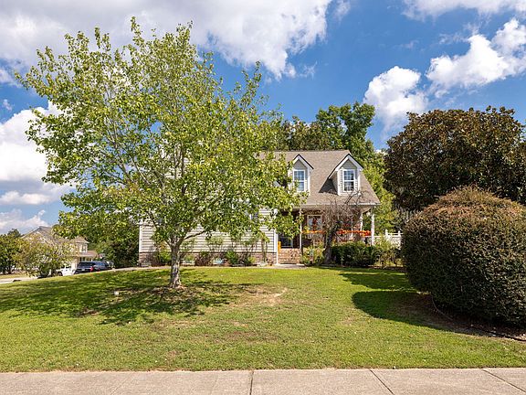 3rd image of 12 Heatherwood Ln