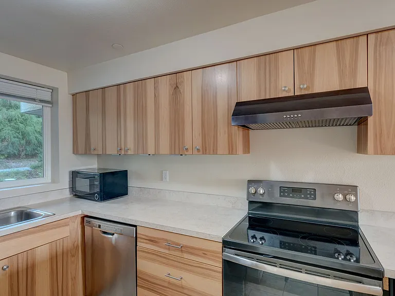 485 SW Bayshore Dr #D102 — Photo 2