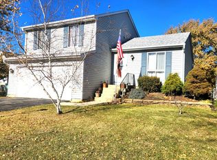 4 Aspen Ct, Streamwood, IL 60107