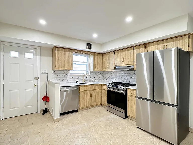36 Kingsbridge Ave #1F — Photo 2