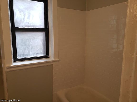 3rd image of 7012 N Paulina St #1416