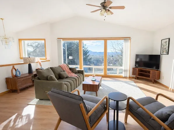 409 S 30th St, Philomath, OR 97370