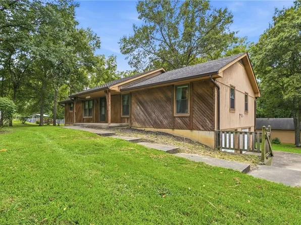 20104 S Pickering Rd, Belton, MO 64012