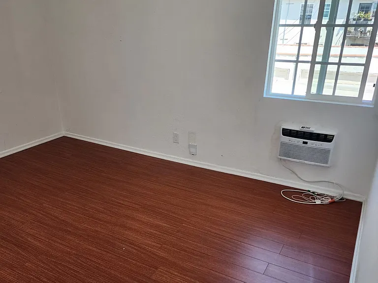 1708 S Crescent Heights Blvd — Photo 23