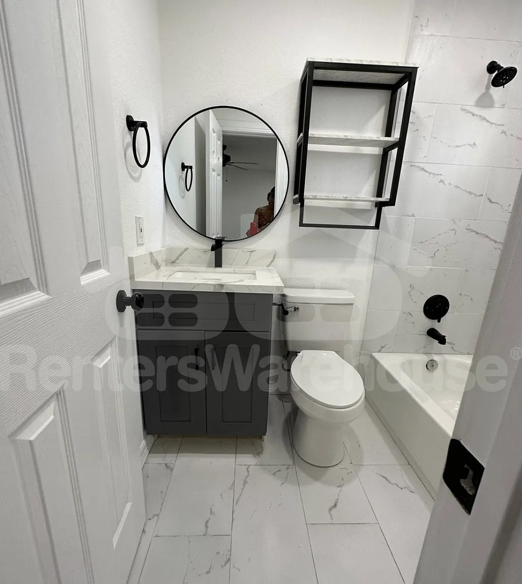 3 bed, 1100 sqft, $1,700 — Photo 4