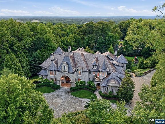 5th image of 7 Buckingham Dr