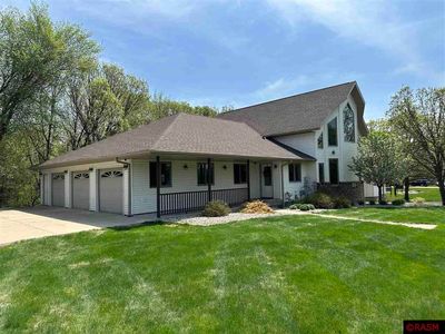 60584 Valley Hills Dr, New Ulm, MN, 56073