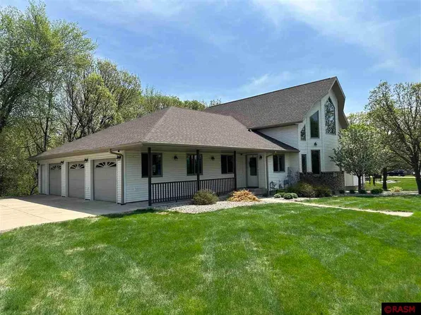 60584 Valley Hills Dr, New Ulm, MN 56073