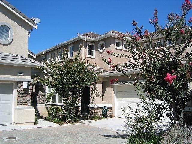 1st image of 1073 McKay Dr
