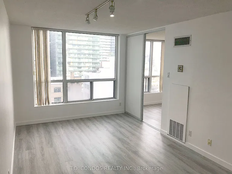 92 King St E #1402 — Photo 13
