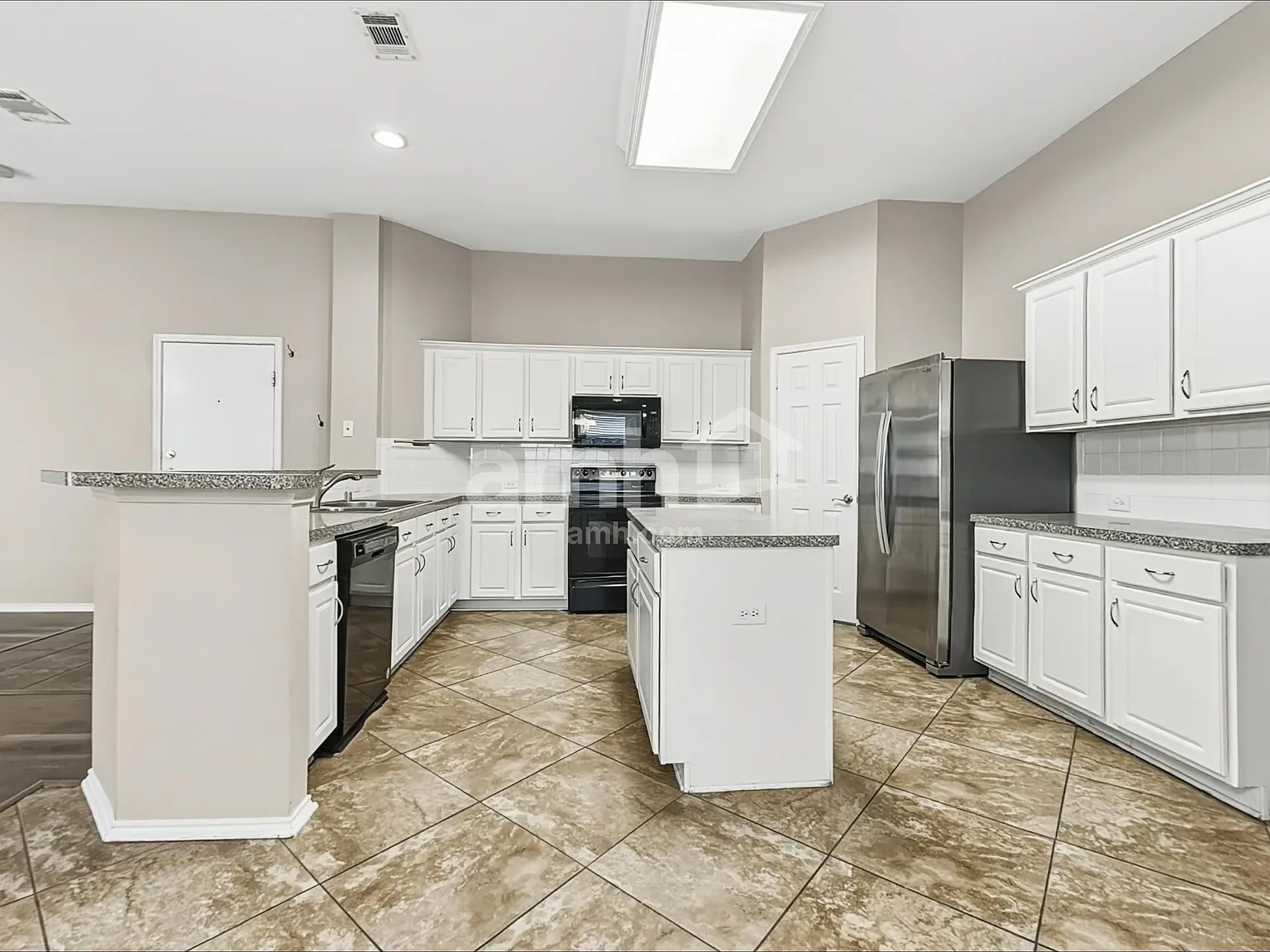 3 bed, 2.0 bath, 2023 sqft, $2,345 — Photo 3