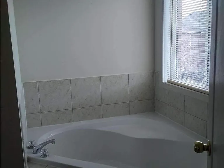 930 Gazley Cir — Photo 18