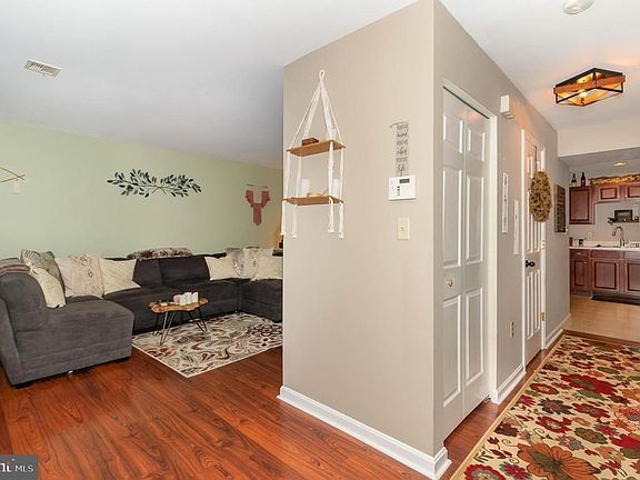 3rd image of 216 Timber View Dr