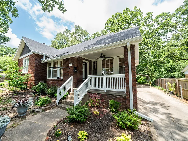 1431 Skyline Dr N — Photo 1