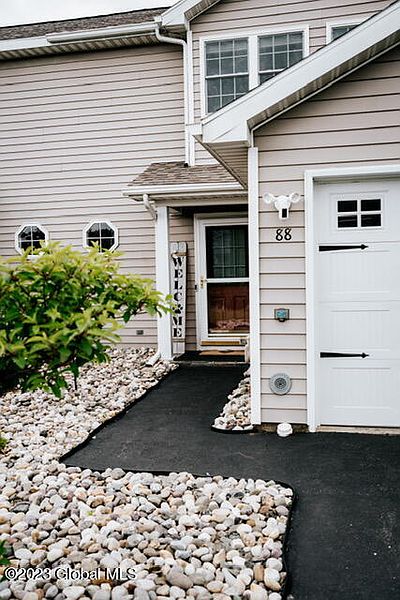 3rd image of 88 Marsdale Court Court