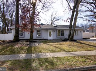 20 Sugarbush Dr, Sicklerville, NJ 08081