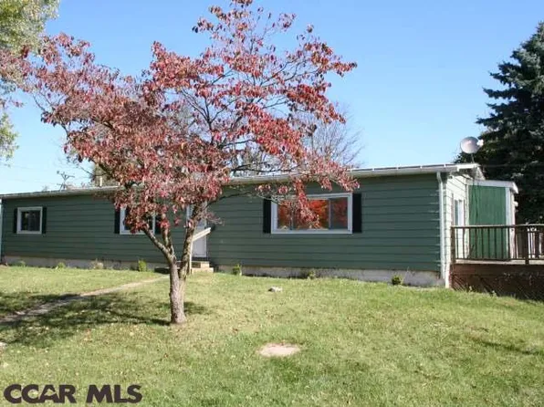 121 Oak St, Pleasant Gap, PA 16823