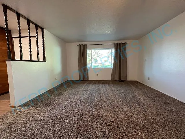 18138 Seaman Ave — Photo 2
