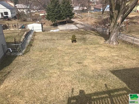 4th image of 3611 Stone Ave