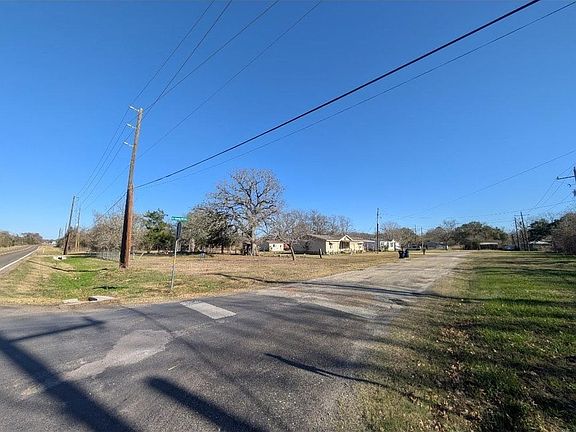 2nd image of 113 S Santa Fe Rd