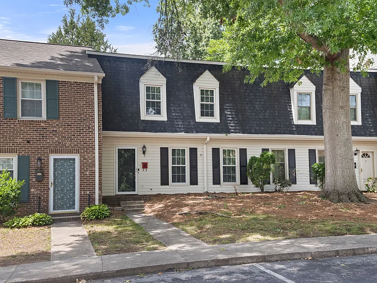 3227 Regents Park Ln #C — Photo 2
