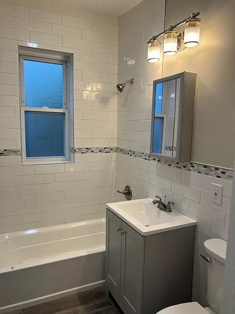 2nd image of 936 18th Ave #2