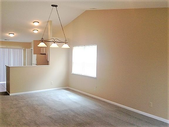 3rd image of 423 Cahill Ln