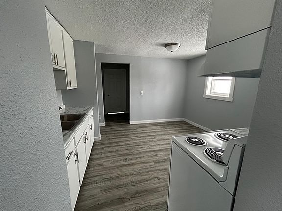 3rd image of 410 W Lyon Ave #410