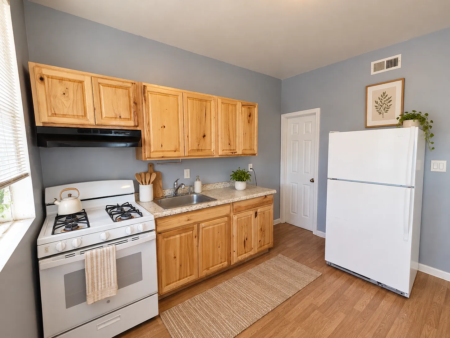 423 Scott St — Photo 3