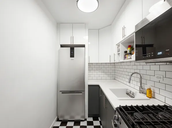 195 Willoughby Avenue image 3 of 5