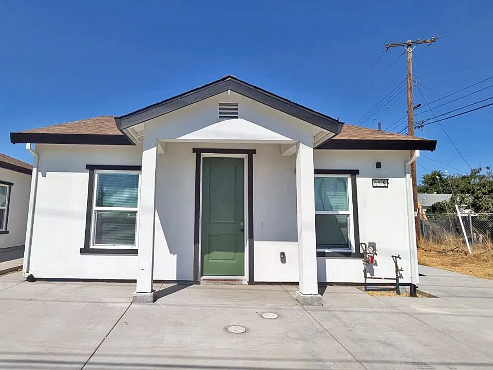 1579 Silica Ave
