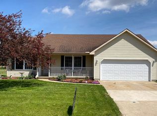 206 Windmill Dr, Rochelle, IL 61068