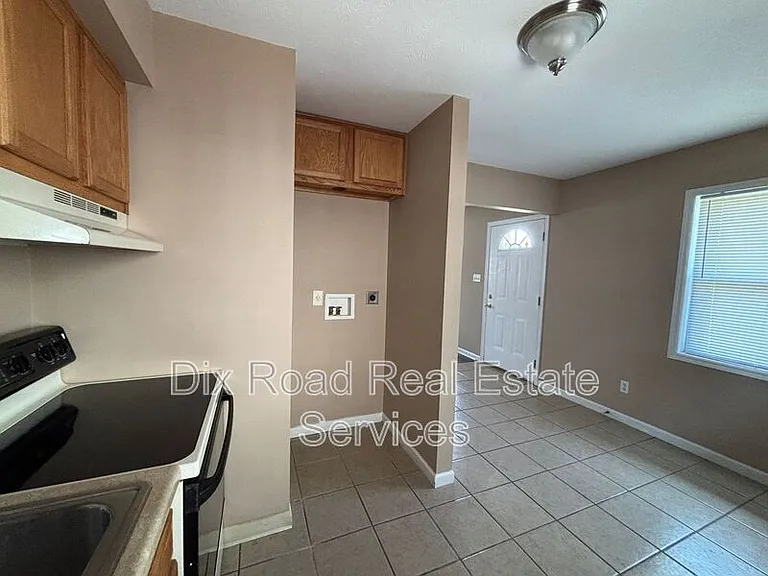3 N Sutphin St — Photo 8