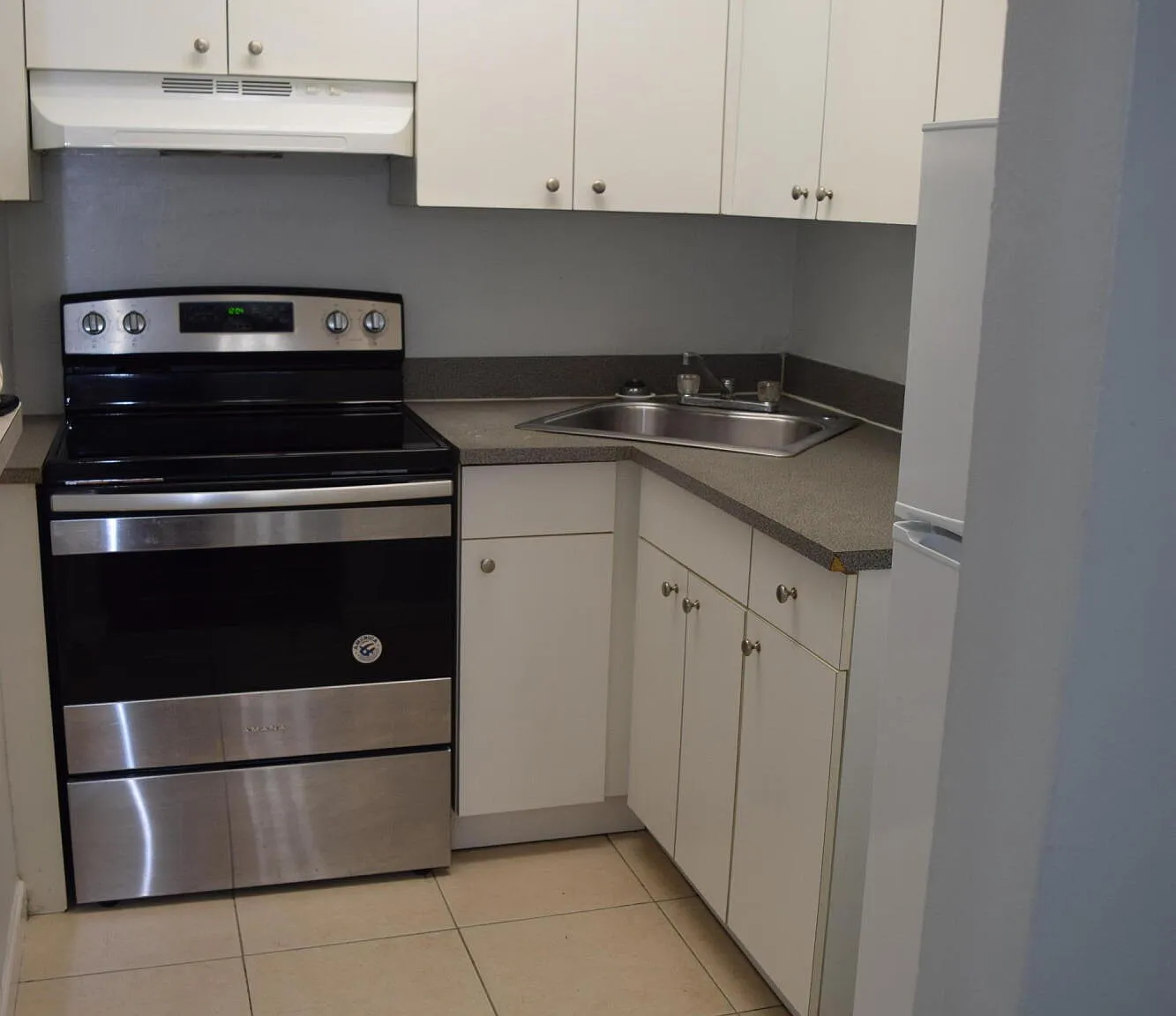 1 bed, 1.5 bath, 700 sqft, $1,500 — Photo 3