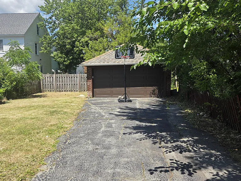 3 Hawthorne Ave — Photo 10